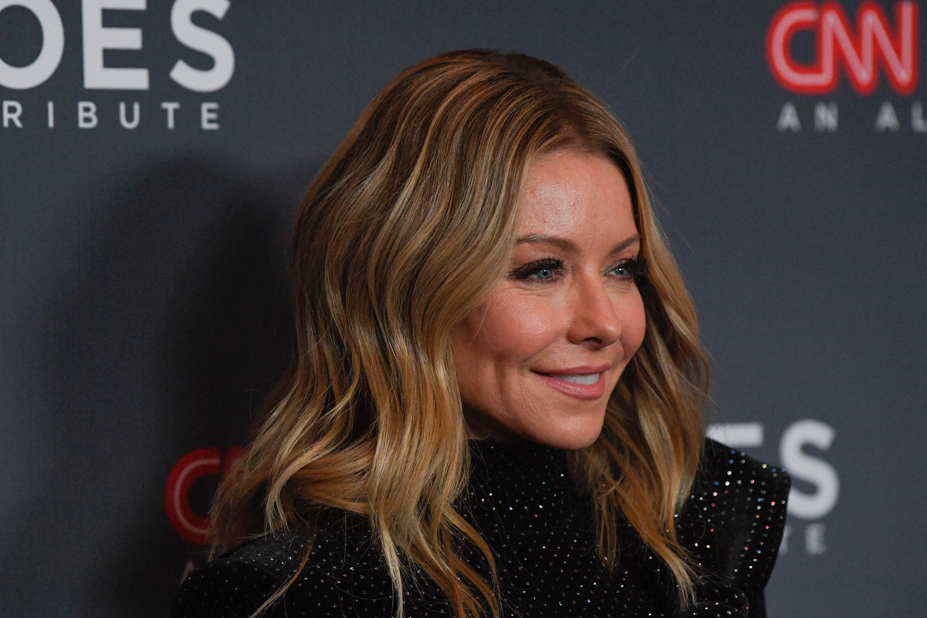 Kelly Ripa Jokes about ‘Airport Divorce,’ and Mark Consuelos Reacts Live on Air